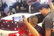 云开体育-有温度！潘江赛后向远征北京客场的山西球迷深深鞠了一躬